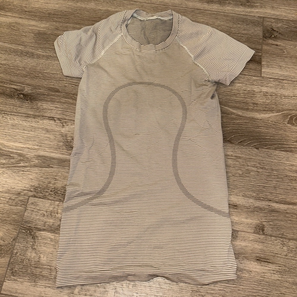 Black and White Stripped Lululemon Swiftly